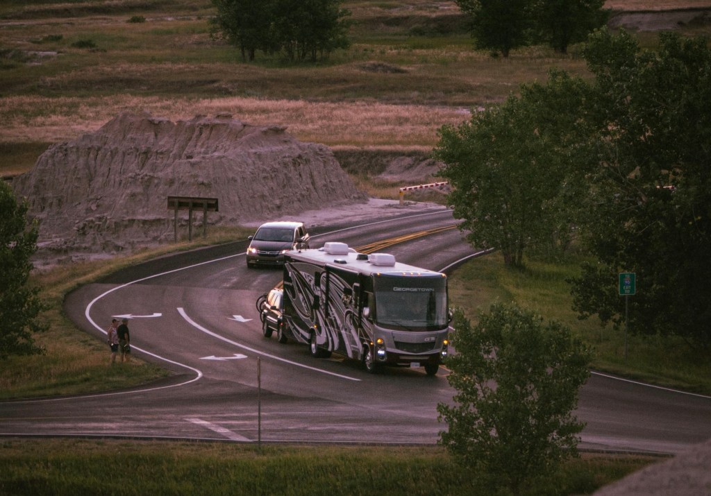 Planning Routes for Large RVs: How to Avoid Tight Turns and Crowded&nbsp;Areas