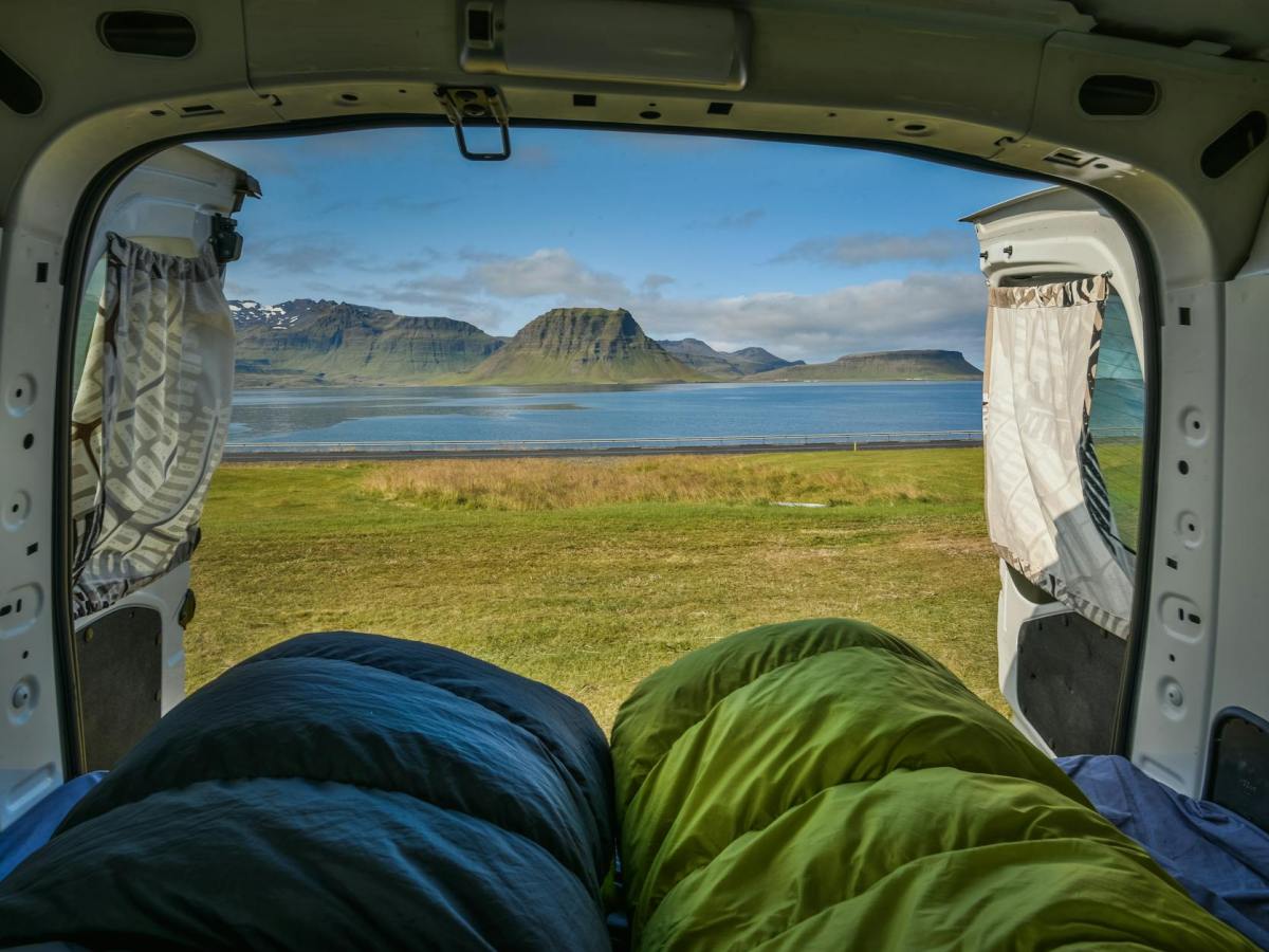 RV Parks vs. Boondocking: Pros, Cons, and How to Choose the Best Fit for Your RV&nbsp;Adventure